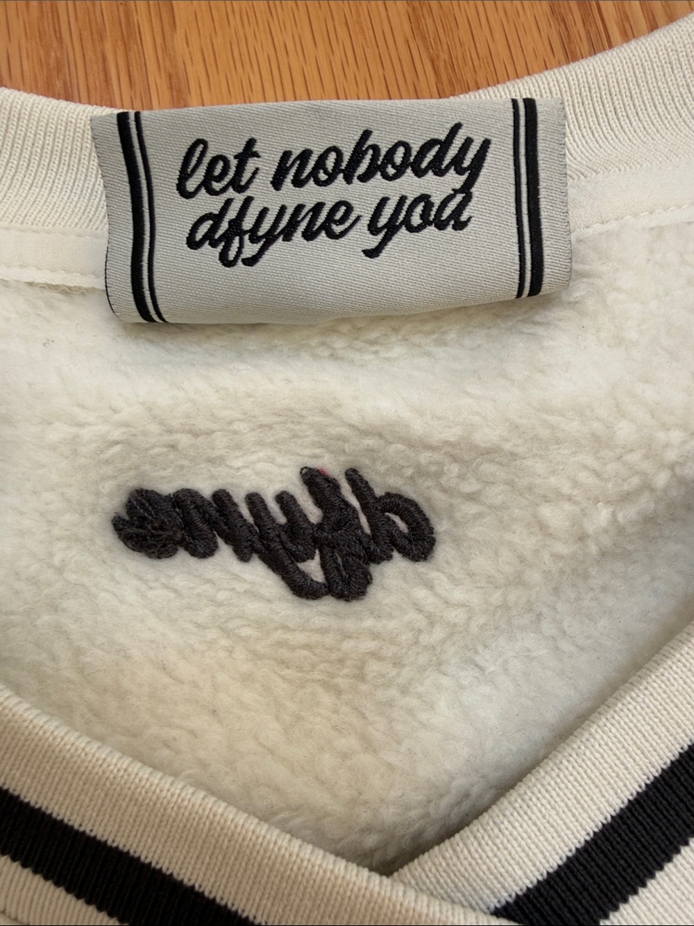 Dfyne 4 th birthday collection XL unisex fleece lined sweatshirt. - Picture 10 of 12